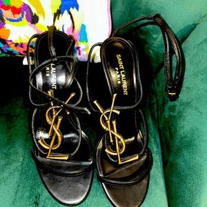 Worn a few times. Great condition. Signs of wear on the bottom only